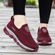 Chaussures plus âgées Chaussures pour femmes Été larges de gros pieds pour les chaussures de mère respirant les chaussures de marche décontractées de la semelle douce non glissante et de maille de maille.