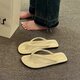 Belle tongs pour les femmes en été usinables à la mode 2025 Nouveau style coréen à glissade à plate