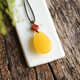 Dyn Natural Amber Beeswax colgante colgante de pollo Aceite de agua amarilla Caqueta de suéter Clarbone Collar Clarbone Aceite de pollo Amarillo SD687