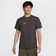 Nike (Nike) Hyverse Dri-Fit Men's Sun Protection Sun Sipving Swryved Top Top Summer Tams HV4882 299 Media Grey/Desert Moss Green/Silver S