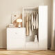 Baifengda Creme -Stil Schlafzimmer Brustschrank Kleidung Rack integrierter Dressing Spiegel Kombination moderne einfache Bettende Wand Aufbewahrungsschrank Creme Stil drei Brust Kleidung Rack integriert links 140 cm Installation an der Tür