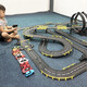 Shengji Zwei-Personen-Rennstrecke Autospielzeug Kinder Elektrometer Fernbedienung Auto Zugbahn Strecke Boy Geburtstagsgeschenk 12,7 Meter Elektrische Strecke Rennen 2024 Upgrade Race 2* Elektrische Fernbedienung + 2* Fernbedienungs-Legierungs-Rennwagen mit Auto mit Auto