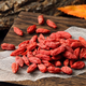 Baochuntang Red Date Wolfberry Té chino Materiales medicinales Goujiguozhu Wolfberry Longan Meat Bulberry Combinación de té té de té empapado en agua [lata china] [2 latas] Red Wolfberry + Red Date Slices
