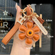 Muquers ursprüngliche Sonnenblume Keychain Anhänger Modetrendy und exquisite Frauenbeutel Hängende Dekoration Autos Schlüsselkette Orange Sonnenblume + Orange I-Rope + Diamond Marke