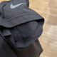 Nike (Nike) T-shirt à manches courtes 2025 Été Nouveau Hyverse Dri-Fit pour hommes à séchage rapide Half-Syleved Round Couf Grey Grey / Desert Moss Green / Silver HV4882-299 Derre rapide XL