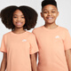 Nike (Nike) Offizielle Jungen und Mädchen große Kinder-T-Shirts für den Herbst Pure Cotton Casual Classic Stickerei Strickte Baumwolle FZ5177 844 Aprikosenmehl 155 l