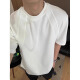 Camiseta de manga corta de hombro recto Digada para un diseño de recortes y empalme de verano para hombres.
