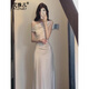 Aizhuer Temperamento francés Flote de alta gama Dress Dress-Hoister Pack Hip Acetate Satin Vestido de banquete de mujer Beige S BEIGE