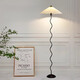 Lámpara de lámpara Sala de estar Sofá Lámpara de noche de dormitorio Insmant para la lámpara de la lámpara nórdica de lámpara vertical de lámpara vertical plisado Fuente de luz 1396-Black 5W-Tres Cambio de color