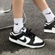 Nike (Nike) Chaussures féminines 2025 Été Nouveau dunk Low Top Chaussures Étudiant Classic Sports Versatiles Chaussures Casual Shoes CW1590-100 Panda noir et blanc (modèle GS) 36