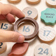 INS Windkinder Magnetische Zeit Kalender Monat Kalender kognitiver Spielzeug Anhänger Ornamente Digitales Holzspielhaus Spielzeug vier Jahreszeiten Wetter