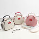 Bolso pequeño de un solo hombro de un solo hombro bolso pequeño para mujeres insentudas en Internet Estudiantes femeninas versátiles y de moda sn3895sn8 beige blanco y rojo // excelente 18*9*19