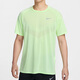 Camiseta de manga corta Nike (Nike) para hombres 2025 Summer NUEVO ARRIBA SPORT ARRILLABLE CORRER BODING BODYSUit HV5204-701 ligeramente amarillo y verde M /170 /recomendado 110-130Jin [Jin equivale a 0.5 kg]