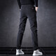Pantalones casuales para los pantalones deportivos heterosexuales de primavera y verano de verano 2025 tendencia elástica de estilo de primavera y otoño 653 negro 28
