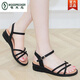Woodpecker Marque Luxury Luxury haut de gamme Sandales plates en cuir authentique pour femmes 2025 Été Nouvelle mode polyvalente non glissée One-Button Budle Chaussures 688 Black 35 Standard Code