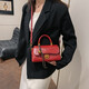 2025 Frühlings- und Sommer PU Retro kleine quadratische Beutel modische einfache Tasche Quadratschlosse kleine Tasche rot
