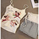 Schauen Sie sich auch niedlichen Welpendruck mit Brustpolster kleiner Hosenträger Pyjamas für Frauen im Sommer im Sommer Heiße Mädchen Weste Striped Shorts Home Clothing Set S2506 süßer Welpe festes Brustpolster M.