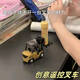 Remote control forklift mini alloy engineering vehicle model toy children's gift electric car music spray crane remote control forklift 1 set of body battery + screwdriver
