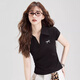 Nome Summer Schulter T-Shirt Top Faden Polo Shirt Frauenseite plissierte schlanke kurzärmelige T-Shirt schwarz Stickstil M.