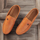 Sieben Wölfe 2025 Frühlings- und Sommer neue Bohnenhundschuhe Herren Lederschuhe Koreanische Fahrschuhe Lazy Schuhe Soziale trendige Gelegenheitsschuhe gelb 9880 39