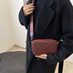 Moda de mujer Versátil Versátil de un solo hombro Crossbody Diseño de nicho de alta gama Hilo bordado de diamantes Baohao 6215 rojo
