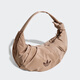 ADIDAS (Adidas) Serie Clover Gift Gift Gift For Girlfriend Croissant Cloud Bag Bag Ka9272 Color de arena NS