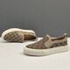 Chaussures pour hommes de luxe haut de gamme Klwp Lanque de luxe respirant Chaussures de niche de niche polyvalente sans lacets de chaussures paresseuses à un pied Khaki 38