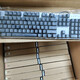 Logitech Second-Hand K845 Mechanische Tastatur, kabelgebundenes E-Sport-Spiel, Büro USB-Schnittstelle, hellvolett graue Farbkombination, brandneue Schlüsselcap, Tee-Scroll 90% neue Tastatur, leicht Gebrauchsspuren, Nr. 104 Tasten