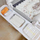 Drei-April Tiger Baby Spiel Zaun Rahmen Krippenbett Kopf Hanging Bag Multifunktional Windel Windel Aufbewahrungstasche neben dem Bett Crib Bettsack grau Weiß