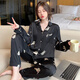 Mobeihai French Pyjamas Frauen langärmelige Eisseidenquelle und Herbst Dünne Heimkleidung 2025 Neue Temperamenthose Anzug B693 Schwarzer Welpe L Größe 100-120jin [Jin ist 0,5 kg]