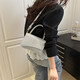 2025 Summer Nuevo exquisito estilo perezoso Bolso cuadrado de moda Internet Viajes de un solo hombro Bolso de bolso de cuerpo cruzado plateado