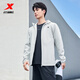 Xtep Cortavientos de Doble Capa Chaqueta Repelente al Agua para Hombres Chaqueta Nueva de otoño Ropa de Entrenamiento para Correr Ropa de Pesca al Aire Libre Polvo Gris-Clásico Simple M