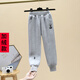Dormir Xiaohongshu pantalones populares para niñas otoño e invierno 2025 nuevos pantalones deportivos todo en uno para niños grandes más pantalones deportivos de terciopelo Estilo occidental para niñas y niños gris más terciopelo tamaño altura recomendada 105115 aproximadamente 120