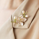 Jingli Jingda Magnolia Brooch Высококачественная женская изысканная ниша из пресноводной жемчужины День преподавателя подарка женщины-учителя высококлассного практического и изысканного магнолии [изящная подарочная коробка]