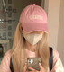 El nuevo sombrero de Hedon, la gorra de la bola de pato, la versión coreana femenina casual y las letras bordadas versátiles, la tapa de béisbol de tensión suave de ancho anchos MZ-6197 beige ajustable