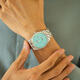 Pflaumenblüten (Titoni) Schweizer Uhr Air Bad Series Mechanische Stahlband Uhr 40mm 83908-S-691 Geschenk für Freundin