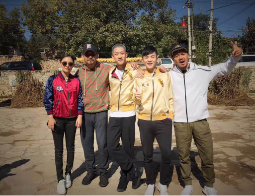 要花哨也要低调 横须贺夹克依旧火的很彻底