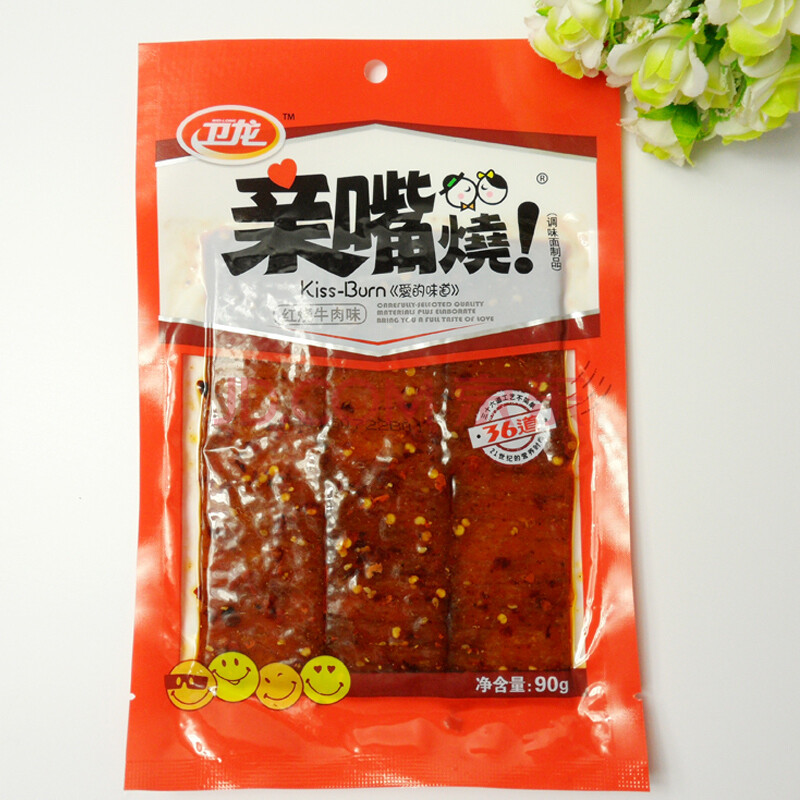 卫龙亲嘴烧辣条重庆风味麻辣大面筋豆干休闲素零食品 亲嘴烧90g