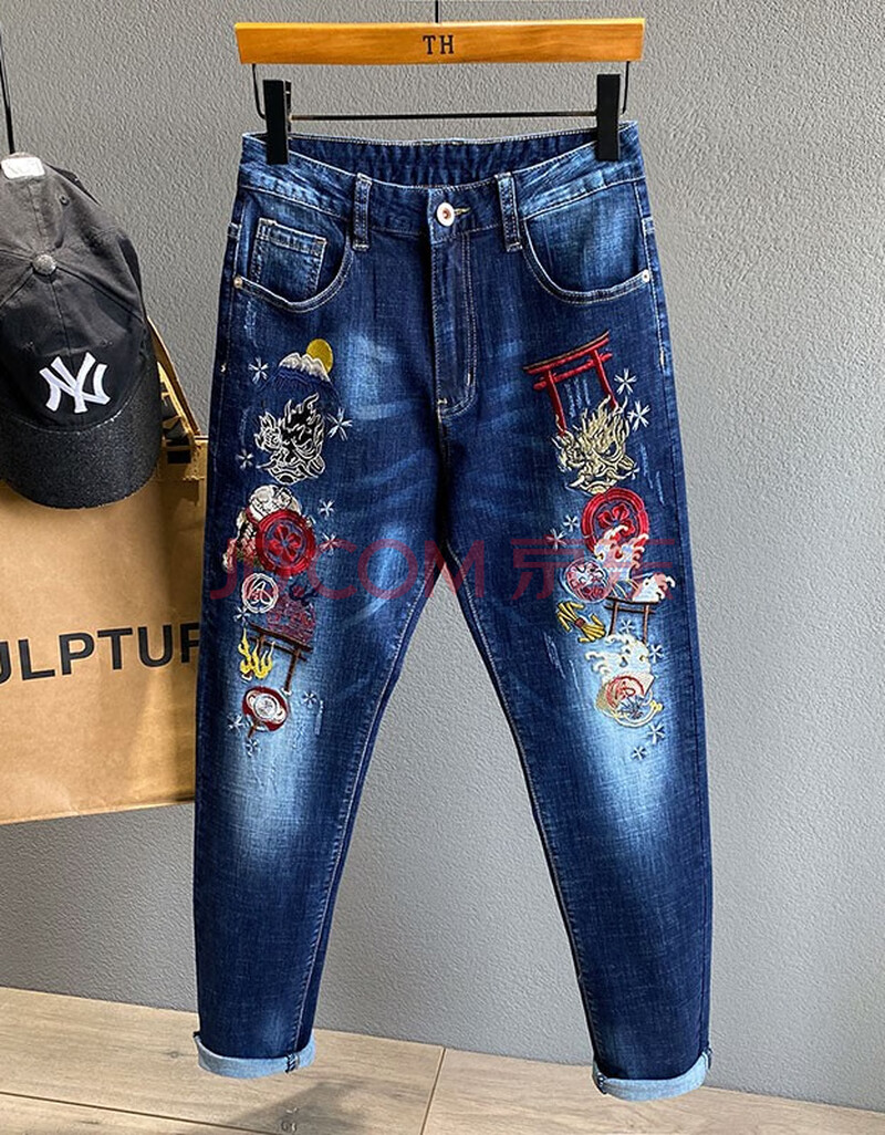 日系夏季新款恶魔刺绣磨白牛仔裤男潮牌大码休闲弹力小直筒长裤子