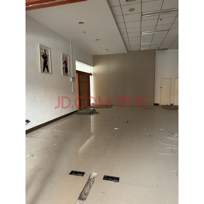 【大朗毛织贸易中心】东莞市迪美龙服饰有限公司所有登记在东莞市大朗资产经营管理有限公司名下位于东莞市大朗镇富康路233号大朗毛织贸易中心3-A010、3-A011的不动产