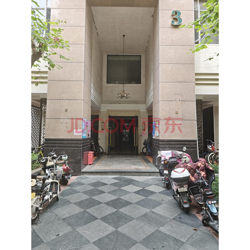 【富竹山三正世纪豪门豪景苑】被执行人张佳莹、李康池名下位于东莞市寮步镇富竹山三正世纪豪门豪景苑3栋2101号房及室内动产一批