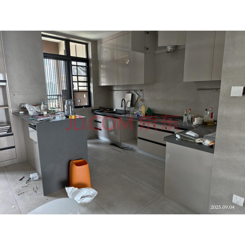 【峰景湾】被执行人林显龙名下位于东莞市东城街道八一路50号峰景湾商住小区8幢2702的不动产