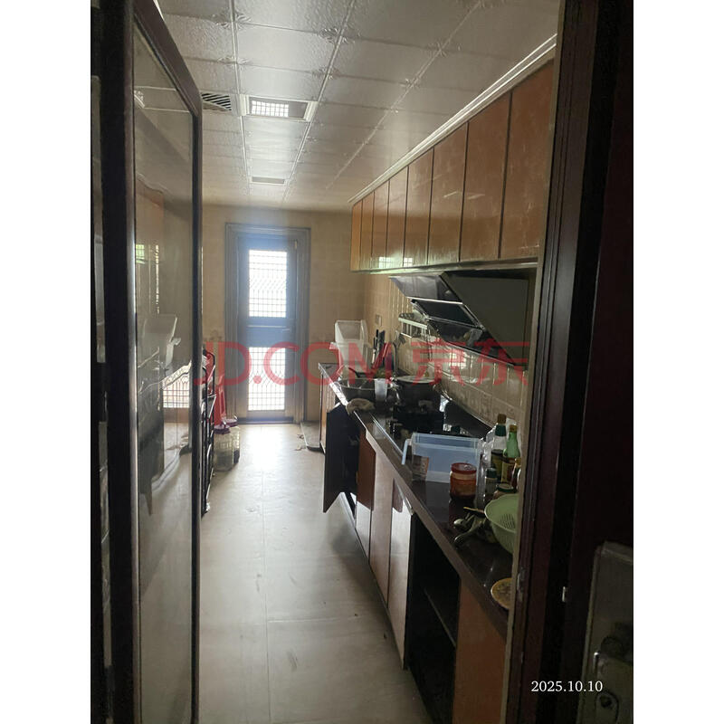 【景湖湾畔】被执行人郑焕标名下位于东莞市南城区滨河路28号景湖湾畔22#公寓301的不动产