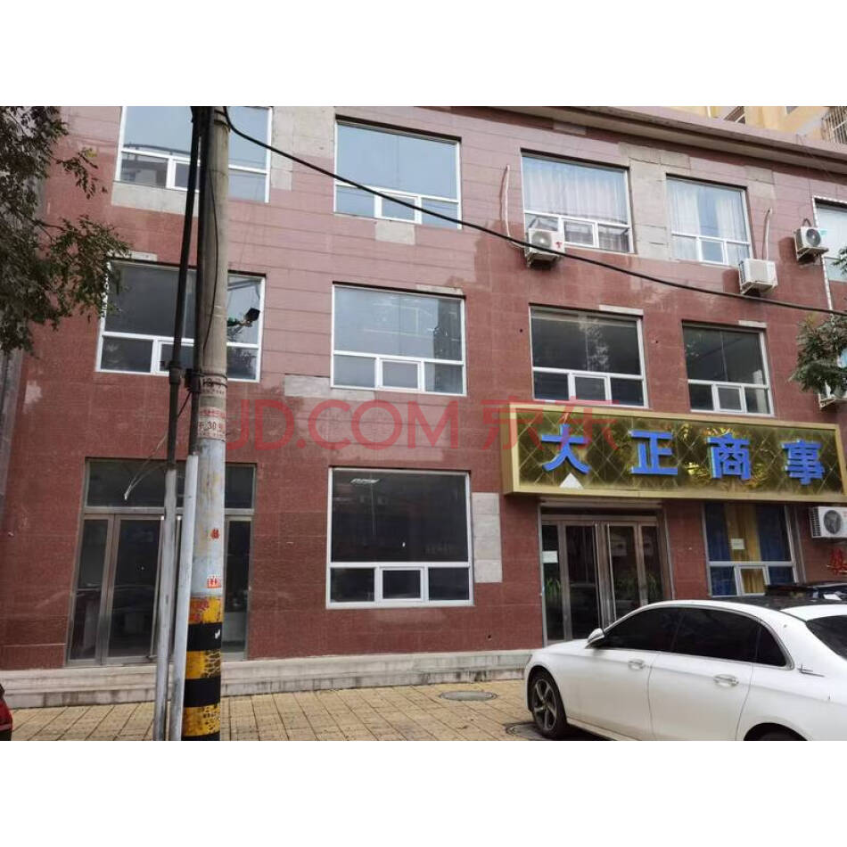平山县转盘南侧路东光大商务楼与盛奥金地城二期大门之间的三层四间门市