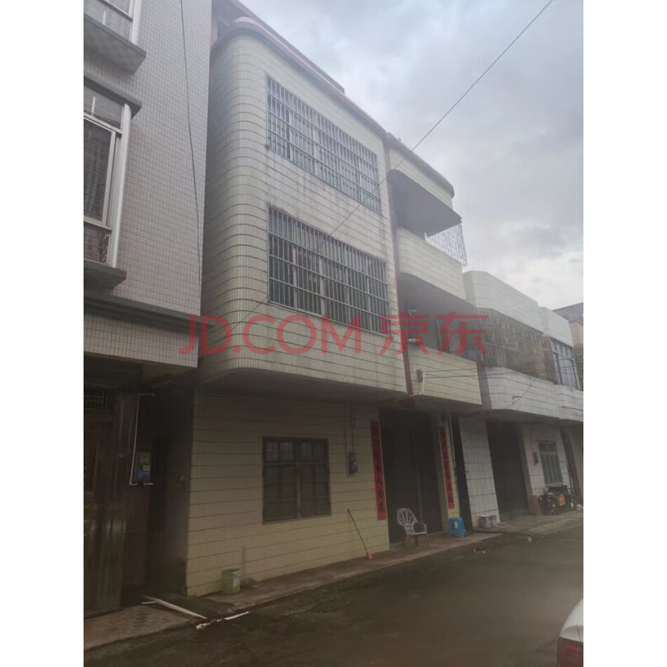 广东省廉江市晨光农场国防路一街的国有建设用地使用权及房产