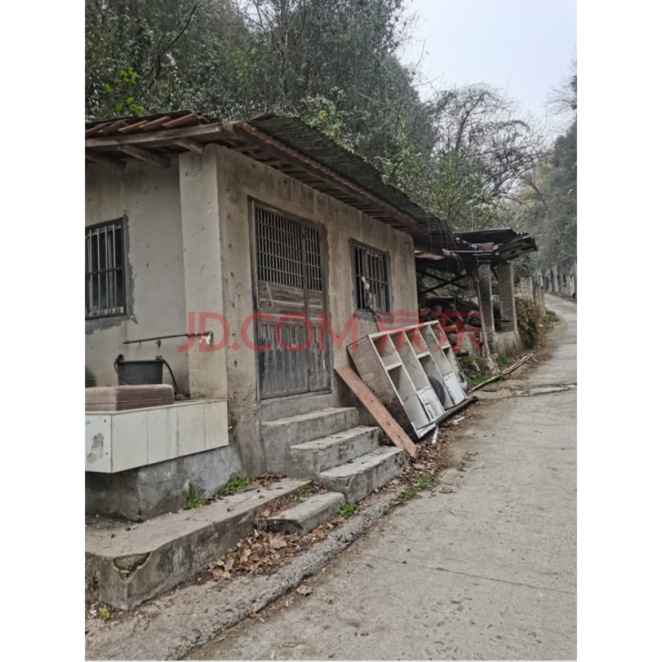 湖北省宜昌市秭归县茅坪镇陈家冲村148号秭归县蓬阁养殖有限责任公司所属房地产及附属物