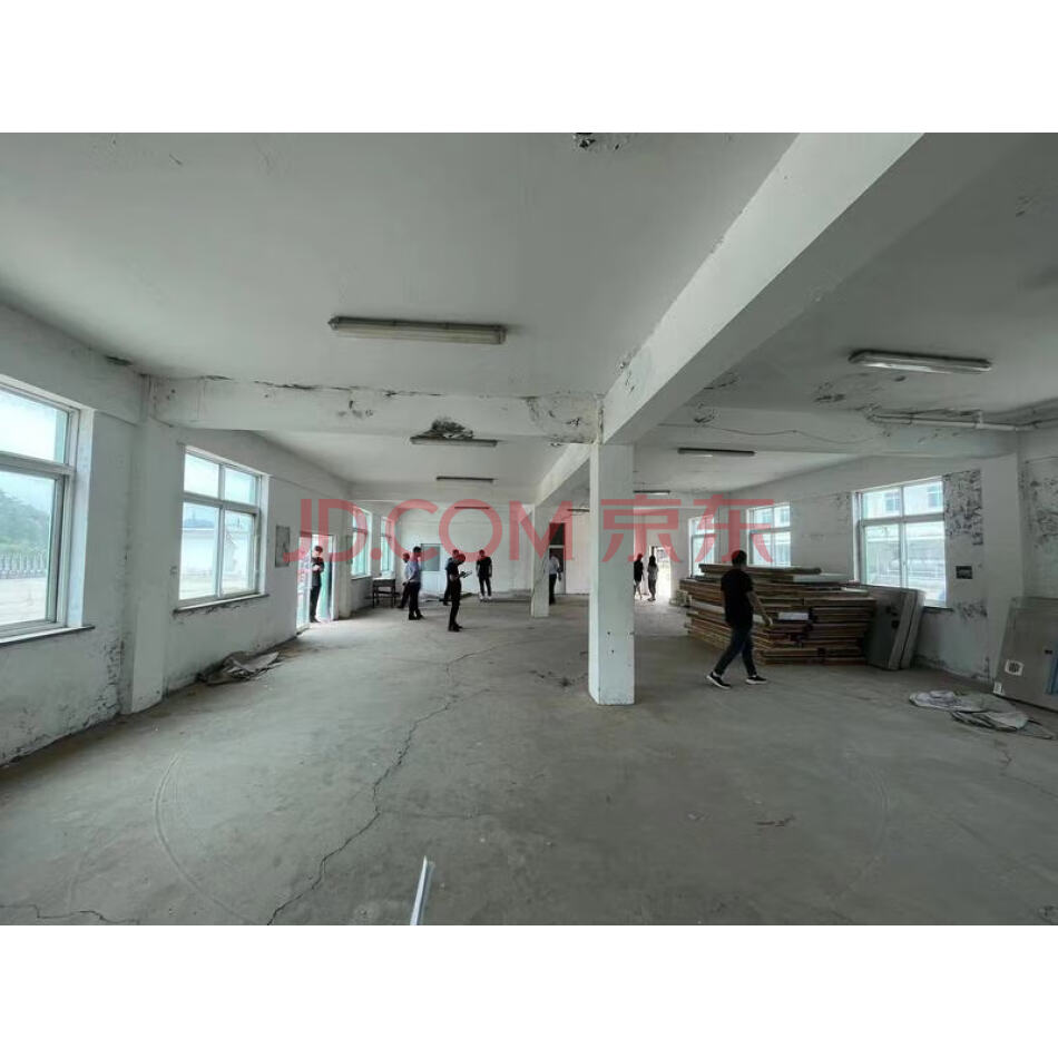 瓦房店市许屯镇腰屯村的1处国有出让仓储用地使用权、3处有证房屋、3处无证房屋、构筑物及硬覆盖