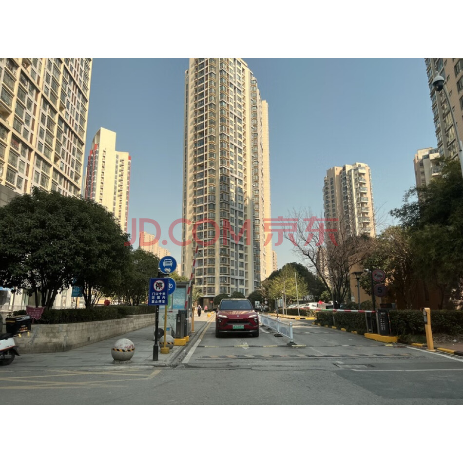 苏州工业园区新未来花园21幢1610室不动产（含固定装修）