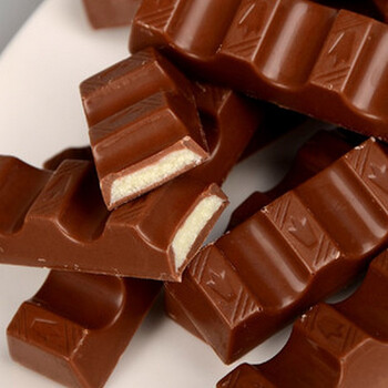 费列罗 健达牛奶夹心巧克力4条装 健达t4 最新版集蓝精灵贴纸