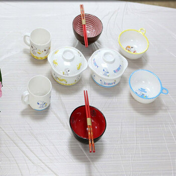 妙洁 一次性台布C型桌布 中号10张装 餐桌塑料膜餐垫野餐布红白随机发